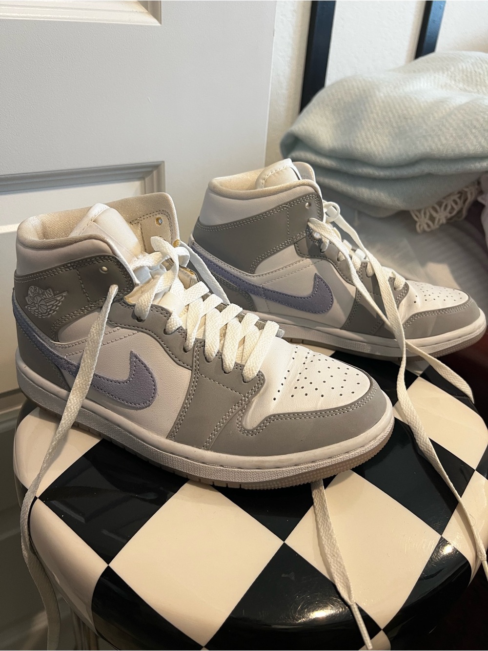 Air Jordan 1 Mid GS Light Smoke Grey White Boys Youth 5Y